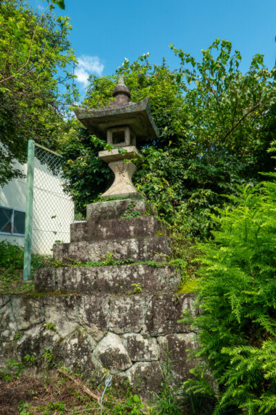 宿　村灯篭と榎と道標　岐阜県 瑞浪市
